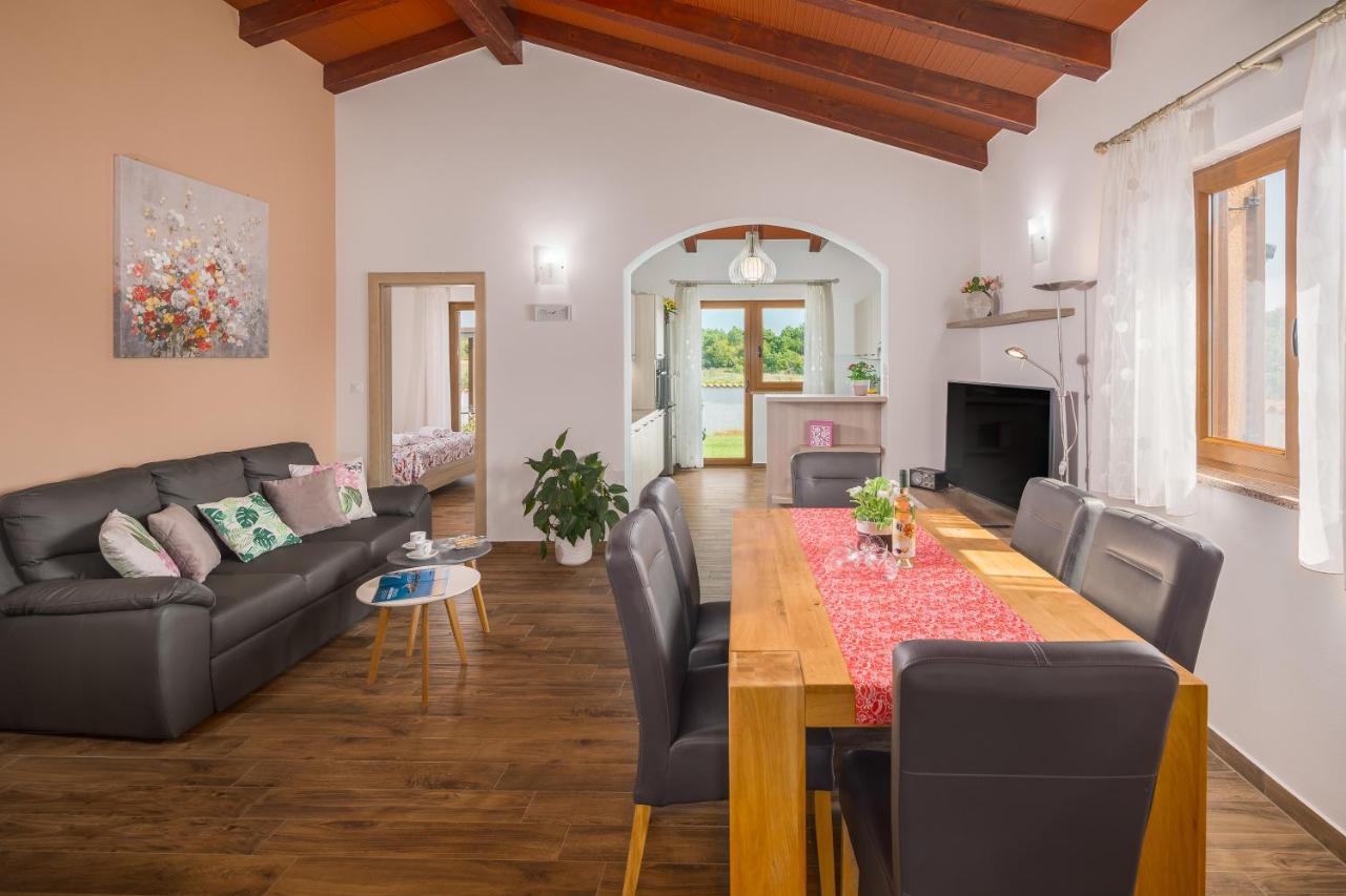 Villa Gracia Sveti Lovreč Pazenatički エクステリア 写真