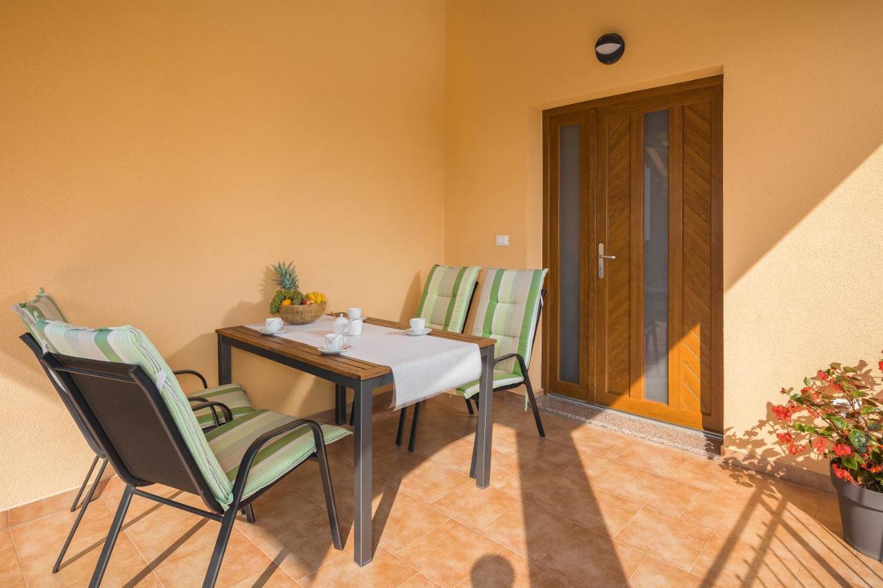 Villa Gracia Sveti Lovreč Pazenatički エクステリア 写真