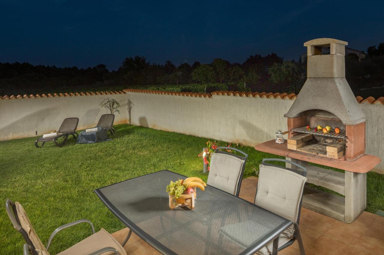 Villa Gracia Sveti Lovreč Pazenatički エクステリア 写真